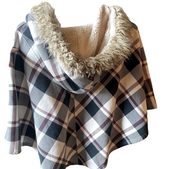 Fur trimmed poncho size medium (size 7) - Picture 2 of 2